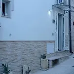 Civico 65 Konukevi 3*